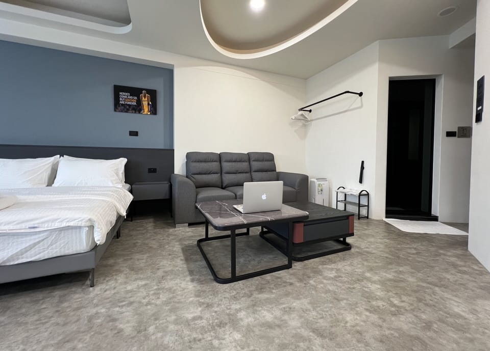 Business Quadruple Room, City View | Free WiFi