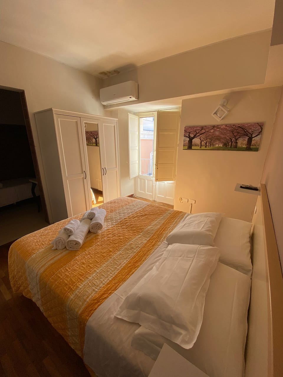 Basic Room, Balcony, Courtyard View | Desk, laptop workspace, iron/ironing board (on request), WiFi (free)