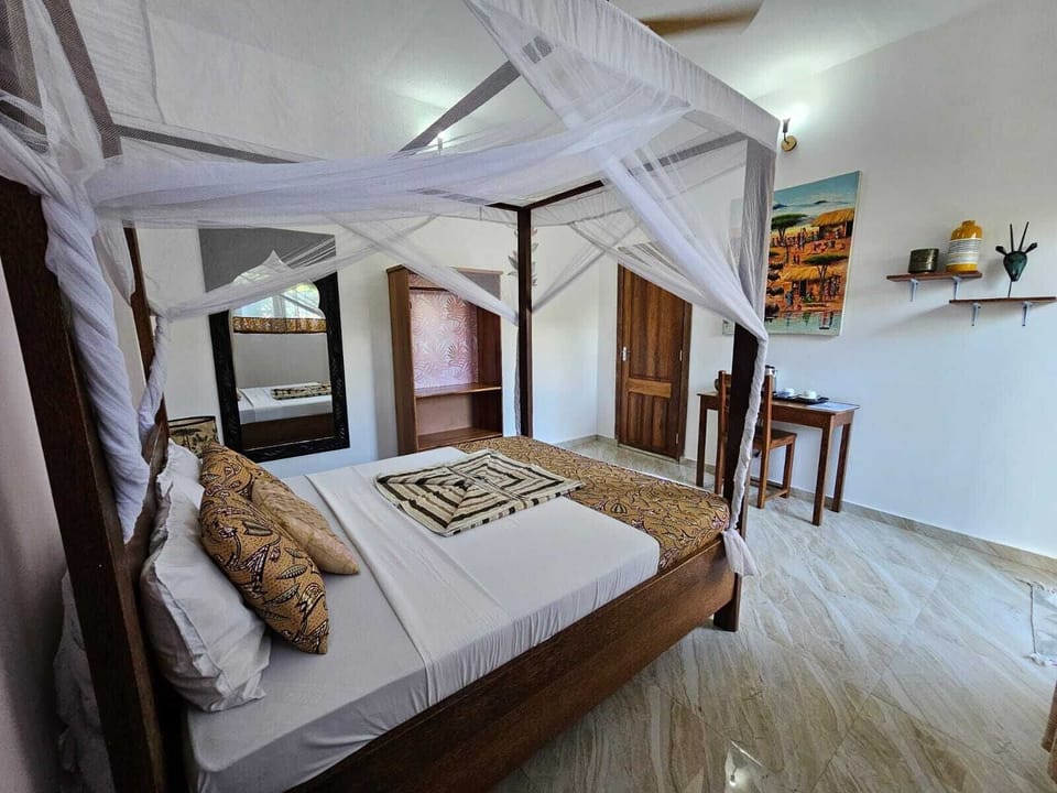 Classic Room | In-room safe, desk, blackout drapes, free WiFi