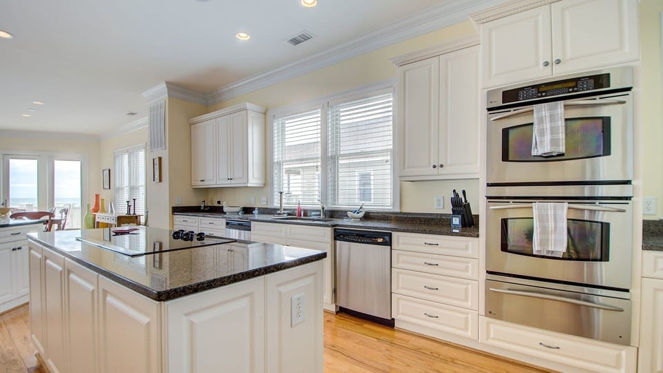 House, 6 Bedrooms | Private kitchen | Coffee/tea maker, fridge, oven, toaster