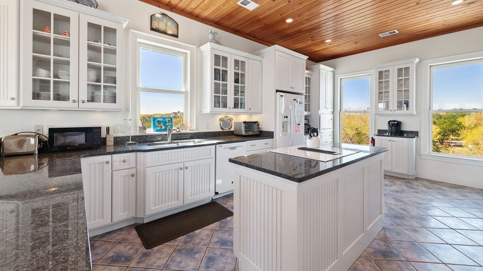 House, 6 Bedrooms | Private kitchen | Coffee/tea maker, fridge, oven, toaster