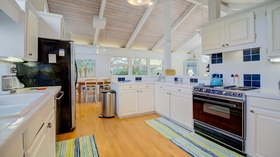 House, 4 Bedrooms | Private kitchen | Coffee/tea maker, fridge, oven, toaster