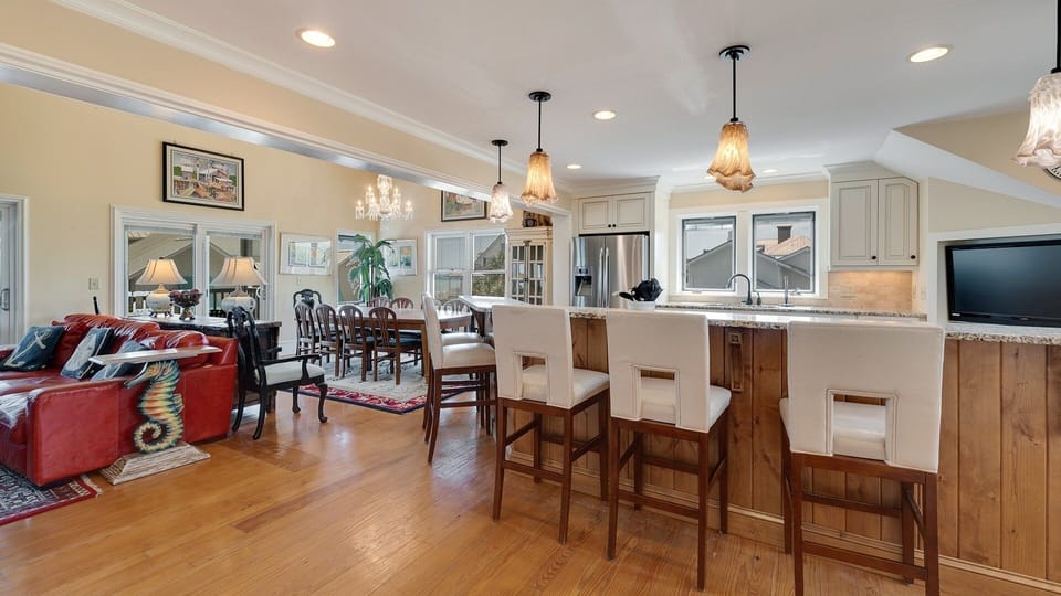 House, Multiple Bedrooms | Dining