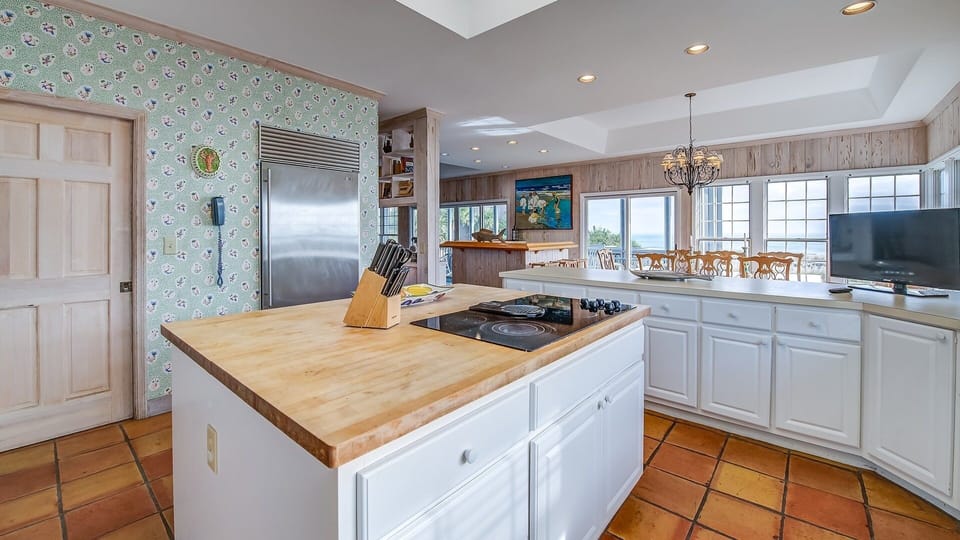 House, 6 Bedrooms | Private kitchen | Coffee/tea maker, fridge, oven, toaster