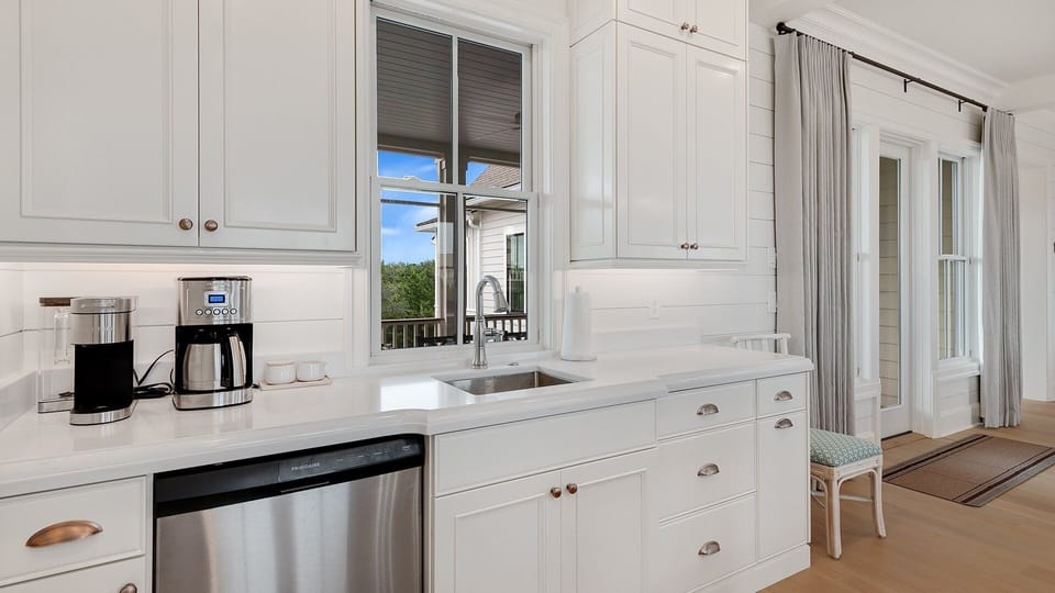 House, 6 Bedrooms | Private kitchen | Coffee/tea maker, fridge, oven, toaster