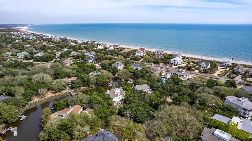House, Multiple Bedrooms | Aerial view