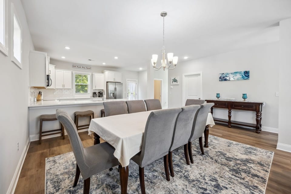 House, 4 Bedrooms | Dining