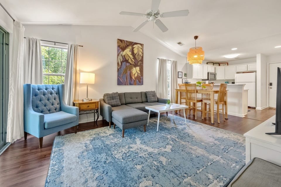 Condo, 2 Bedrooms | Living area