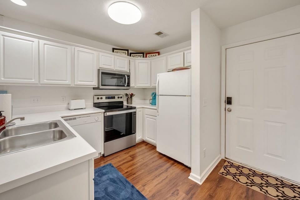 Condo, 2 Bedrooms | Private kitchen | Coffee/tea maker, fridge, oven, toaster