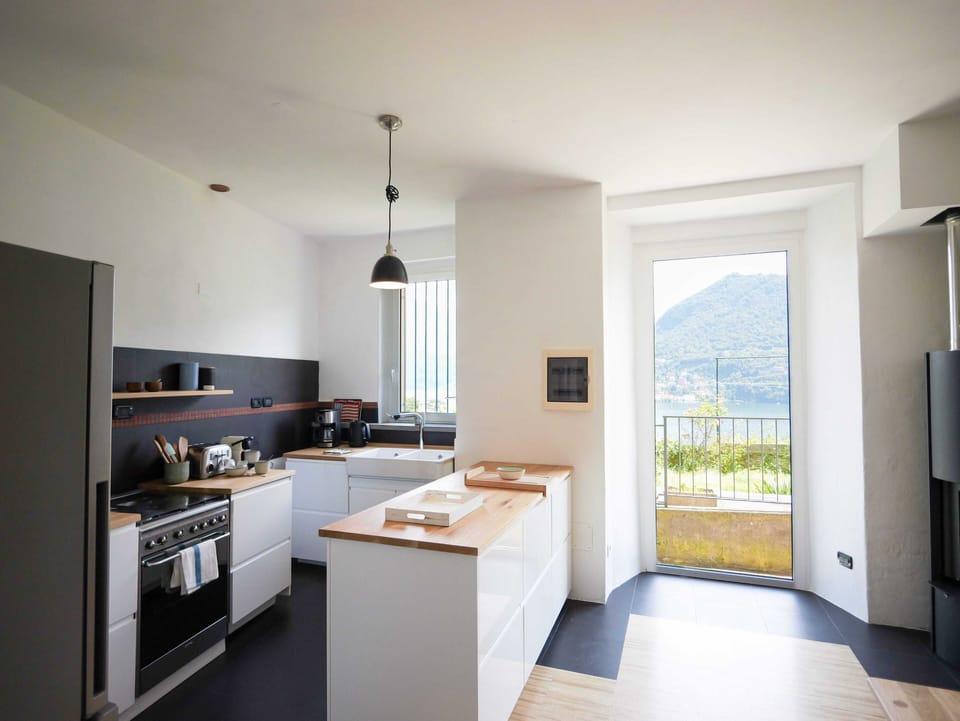 Apartment, Balcony, Lake View | Private kitchen | Full-size fridge, microwave, oven, stovetop