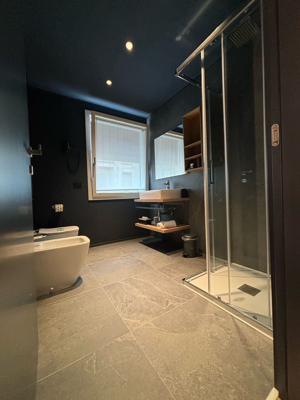 Superior Room, Private Bathroom, City View | Bathroom | Rainfall showerhead, free toiletries, hair dryer, bidet