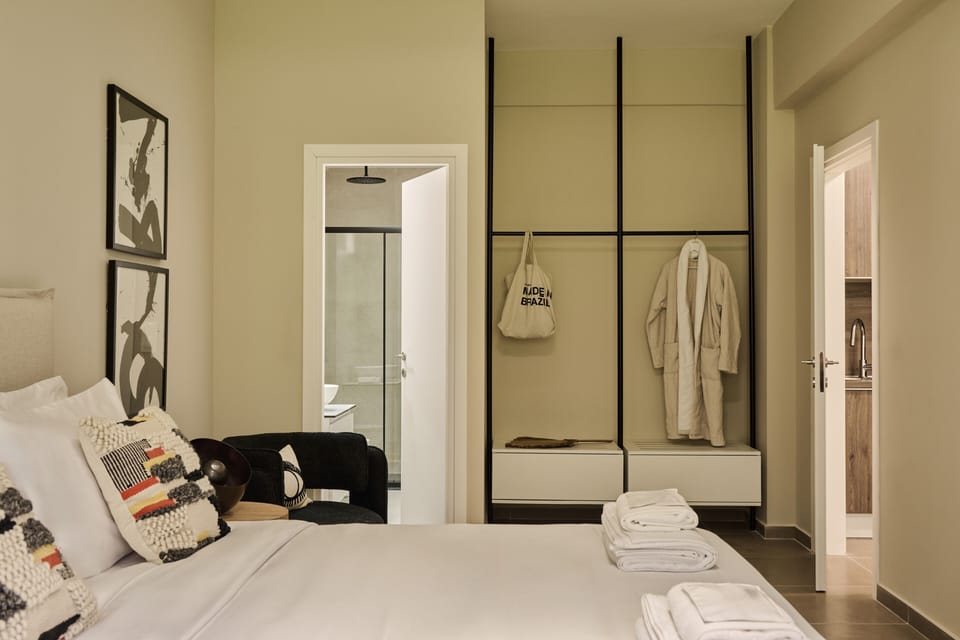 Suite, 1 Bedroom | Minibar, in-room safe, desk, laptop workspace