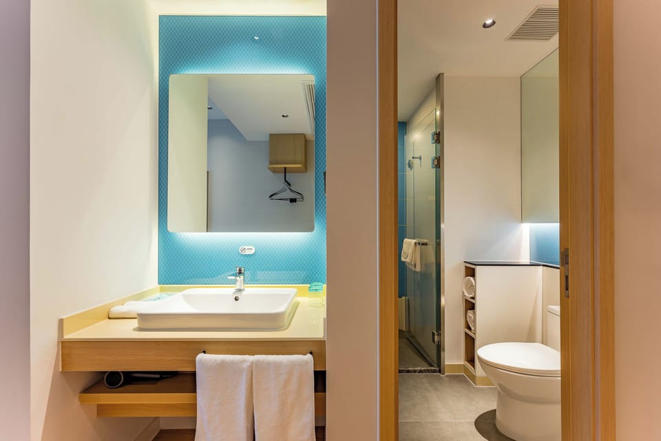 2 Double Standard Minifridge | Bathroom | Shower, free toiletries, hair dryer, slippers