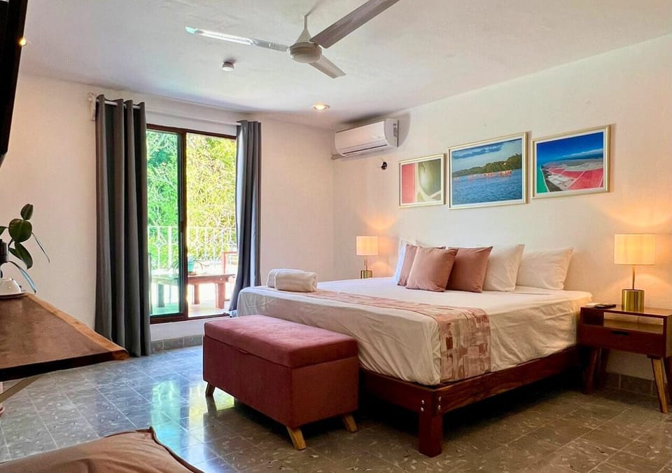 Design Room, 1 King Bed, Private Bathroom, Courtyard View | Premium bedding, minibar, in-room safe, laptop workspace