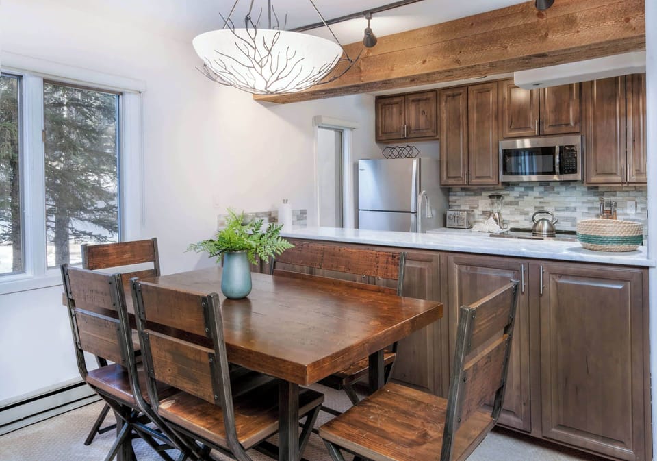 Condo, 1 King Bed with Sofa bed, Balcony, Mountain View (Beaver Creek Townsend Getaway) | Dining
