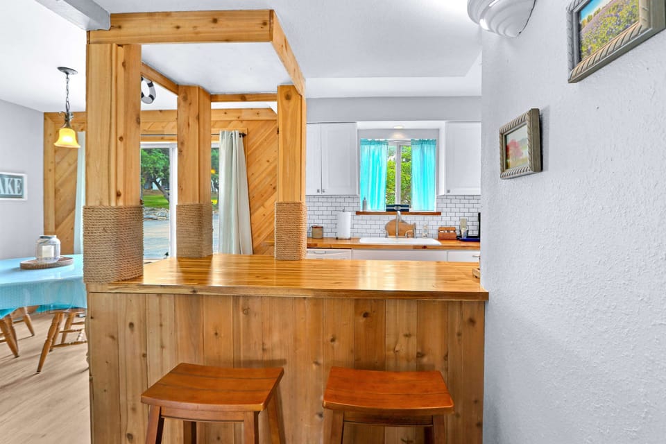 Condo, Multiple Beds, Patio, Garden View (Vicki’s Villa) | Private kitchen | Stovetop, coffee/tea maker