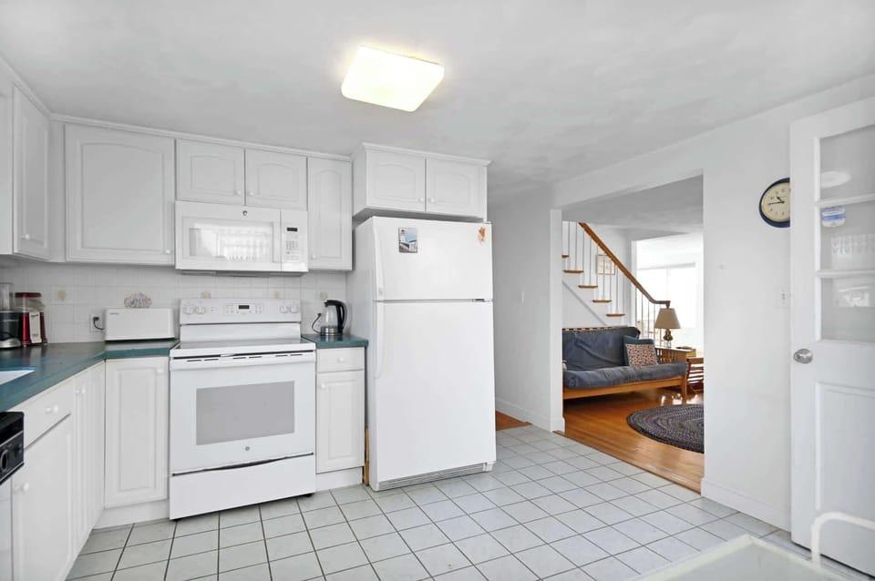 House, Multiple Beds, Balcony, Ocean View (Shore Thing) | Private kitchen | Coffee/tea maker