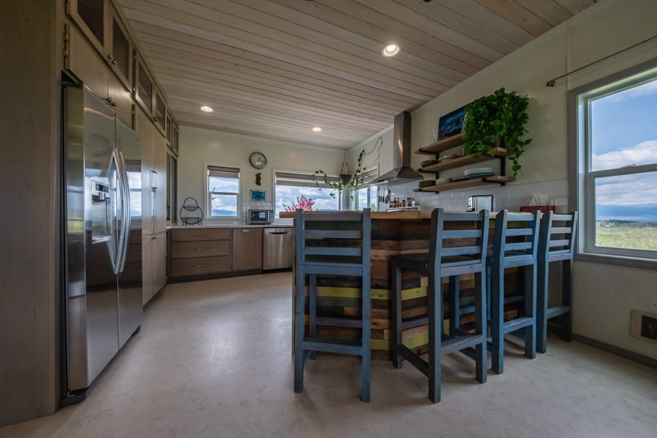 House, Multiple Beds, Fireplace, Mountain View | Private kitchen | Coffee/tea maker