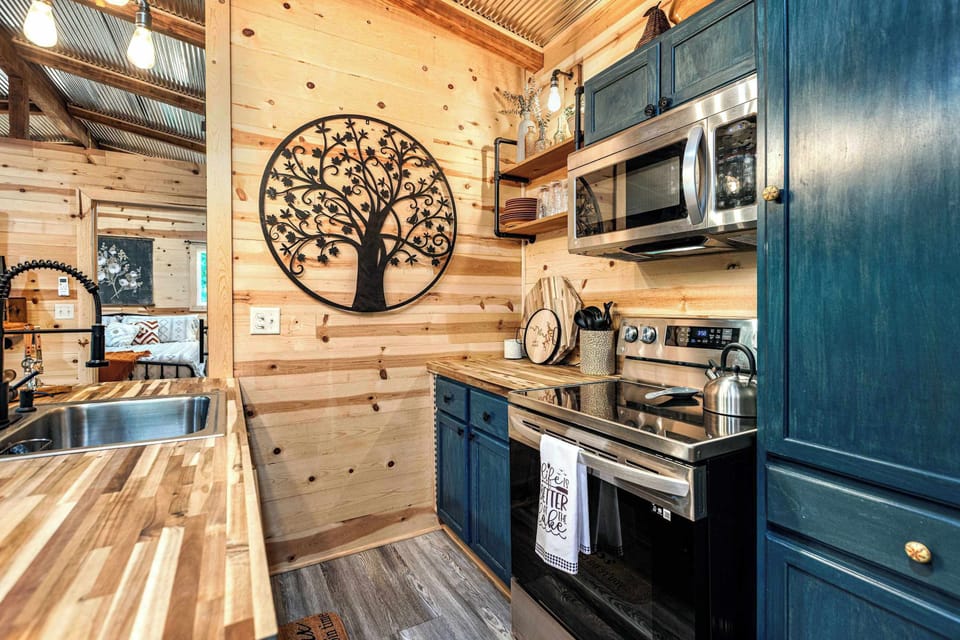 Cabin, Multiple Beds, Kitchen (Cozy Cove Cabin) | Private kitchen | Full-size fridge, microwave, oven, stovetop