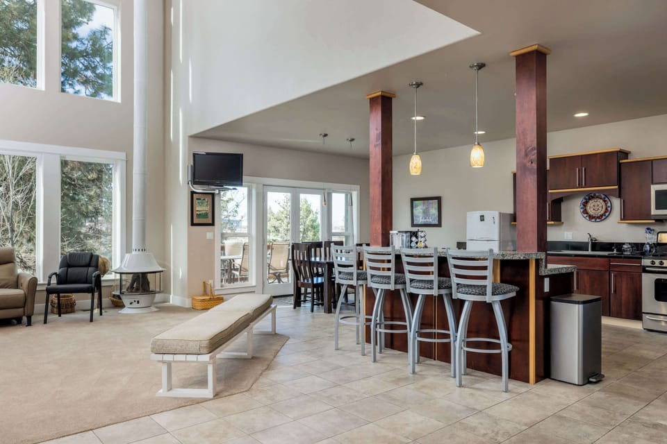 House, Multiple Beds, Patio (Edradour Estates) | Interior