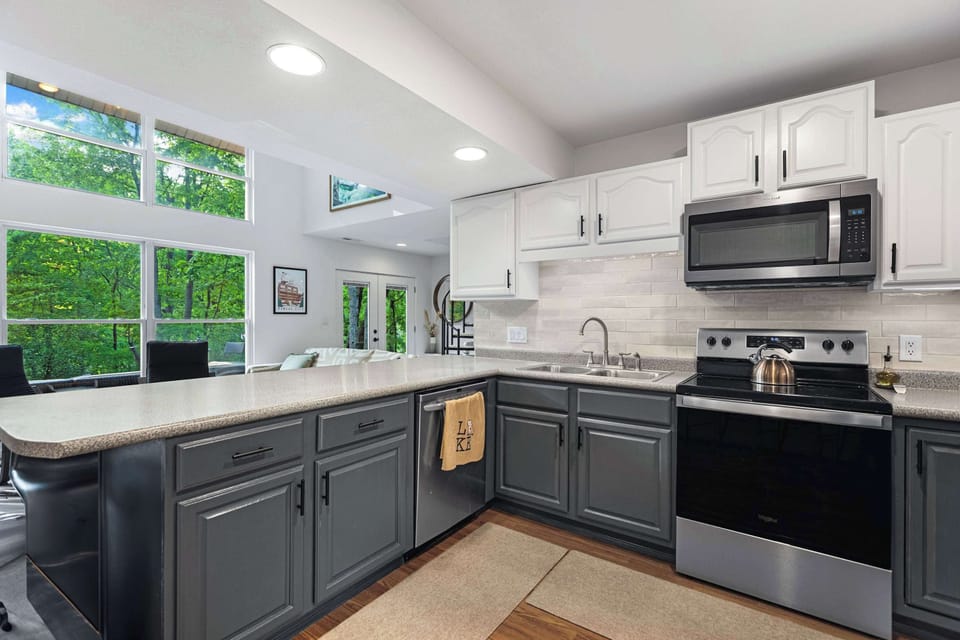 House, Multiple Beds, Kitchen (Treehouse LOZ) | Private kitchen | Fridge, microwave, oven, stovetop