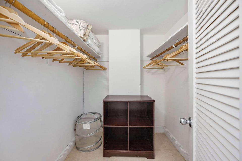 Condo, Multiple Beds, Pool Access, Partial Ocean View | Interior