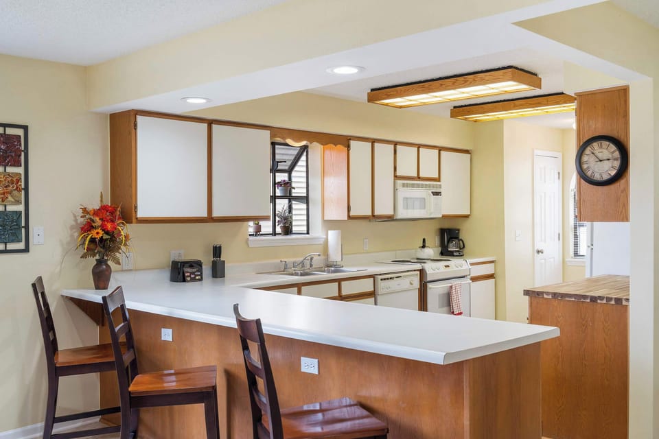 Condo, Multiple Beds, Balcony, Garden View (Evergreen Haven) | Private kitchen | Coffee/tea maker