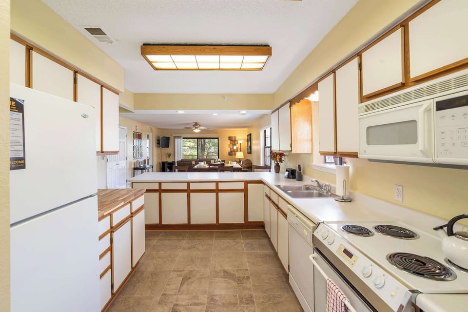 Condo, Multiple Beds, Balcony, Garden View (Evergreen Haven) | Private kitchen | Coffee/tea maker