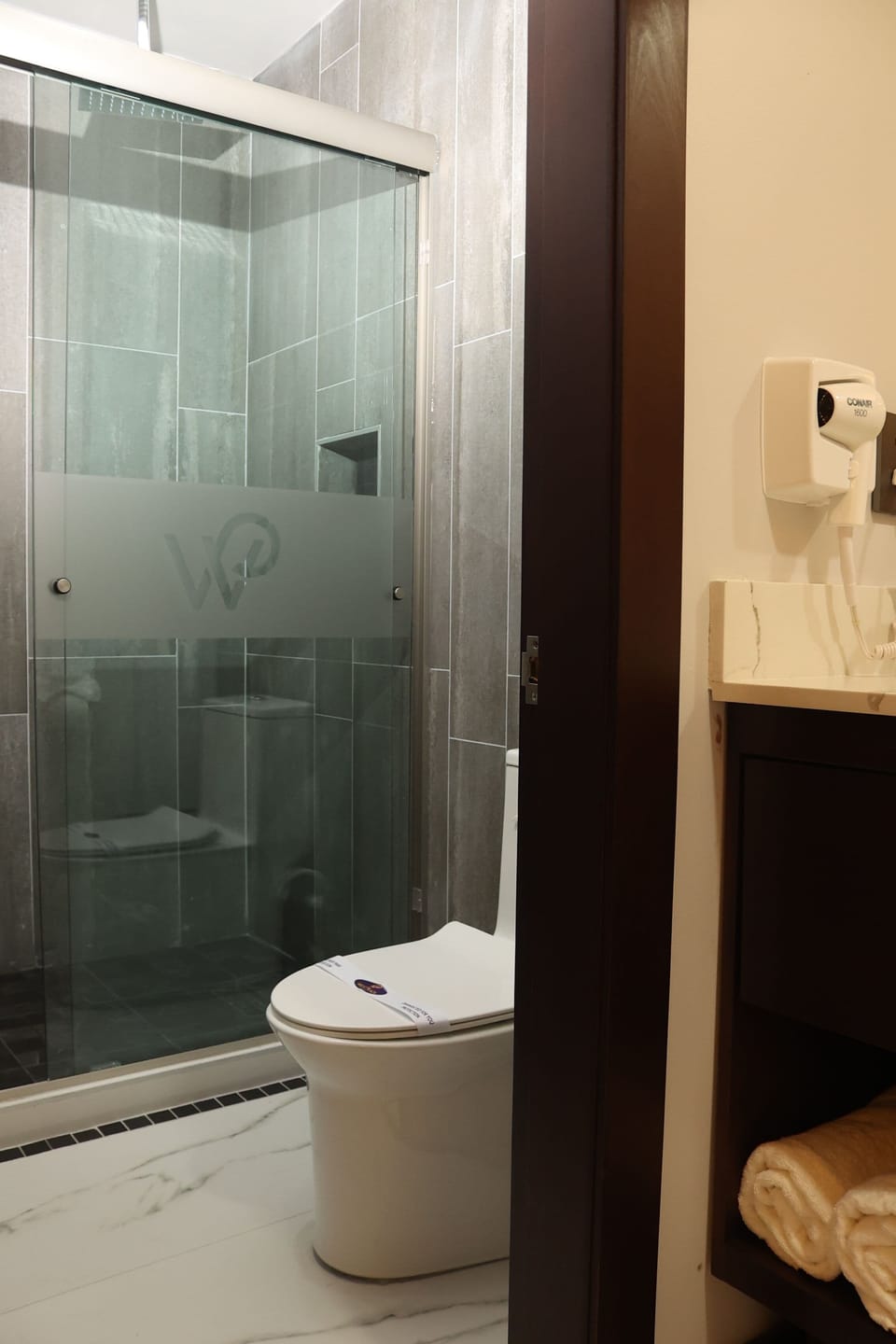 Shower, towels