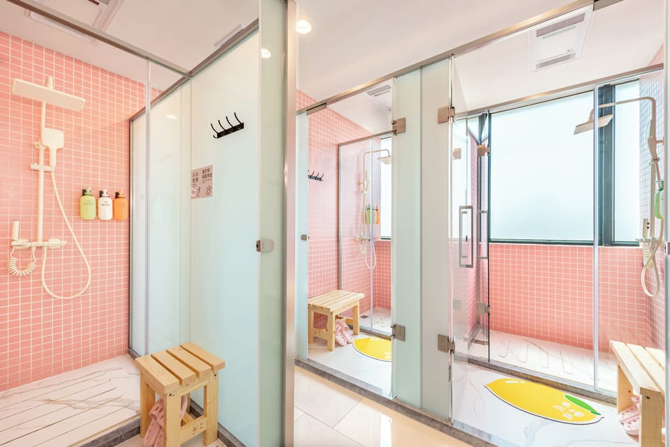 Shower, rainfall showerhead, towels