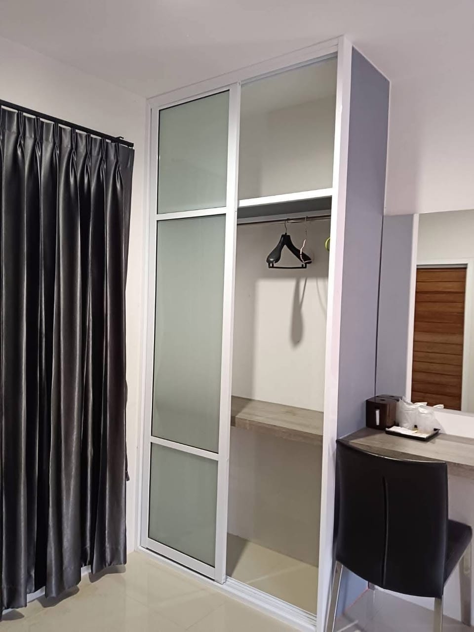 Economy Studio, 1 Queen Bed | Desk, laptop workspace, WiFi (free), individually decorated