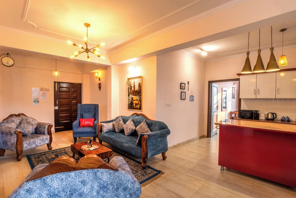 Luxury Apartment, 4 Bedrooms, Mountain View | Living area | 42-inch Smart TV with digital channels, toys, pay movies