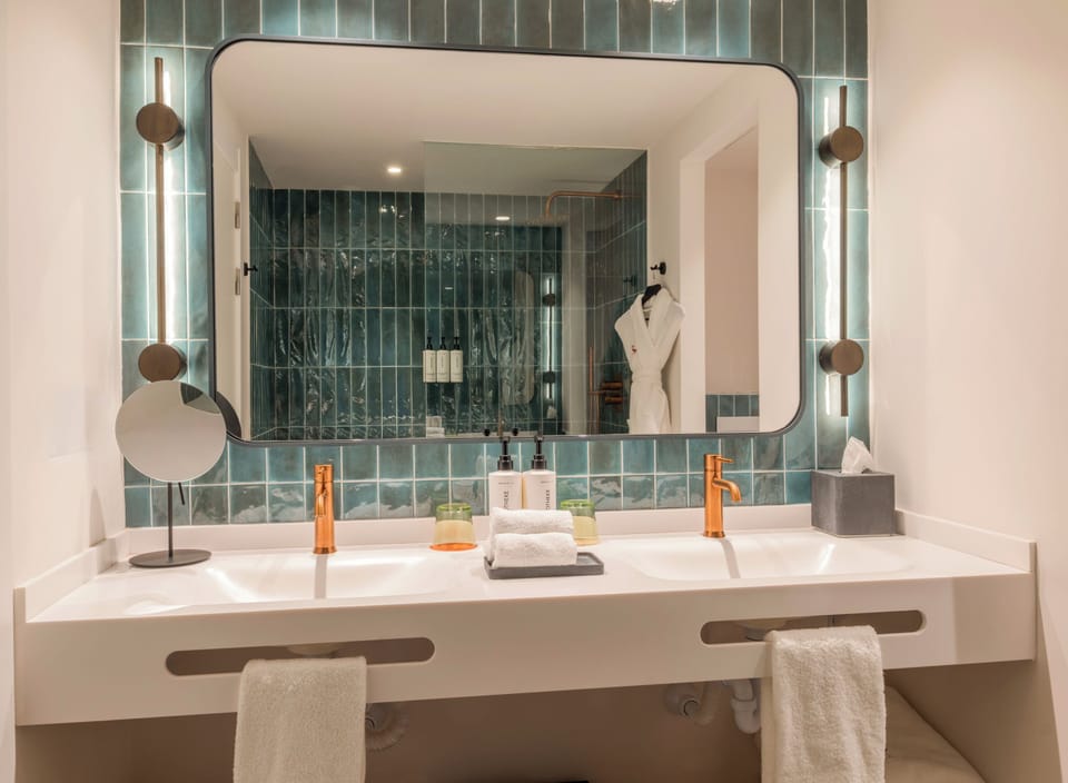 Deluxe Room, 1 King Bed, Balcony | Bathroom | Shower, designer toiletries, hair dryer, bathrobes