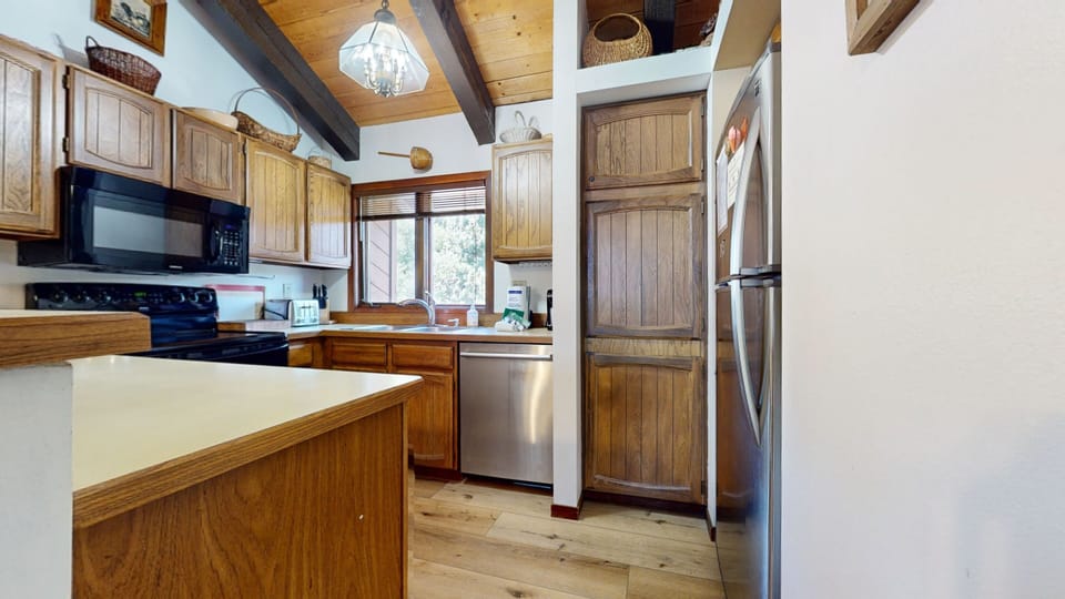 Condo, 1 Bedroom | Private kitchen | Fridge, oven, coffee/tea maker, toaster