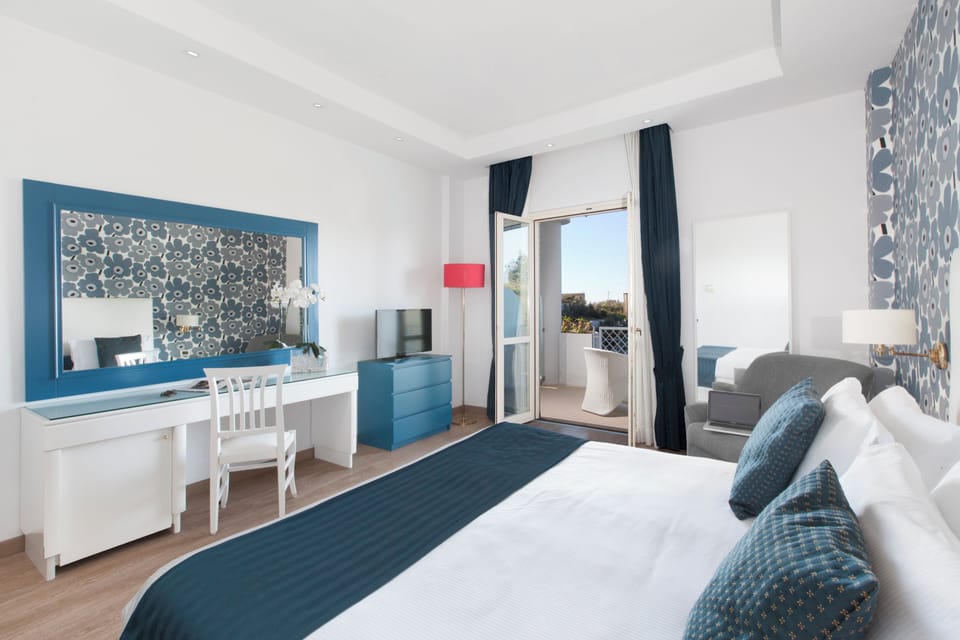 Standard Double Room, Balcony | Hypo-allergenic bedding, down comforters, minibar, in-room safe