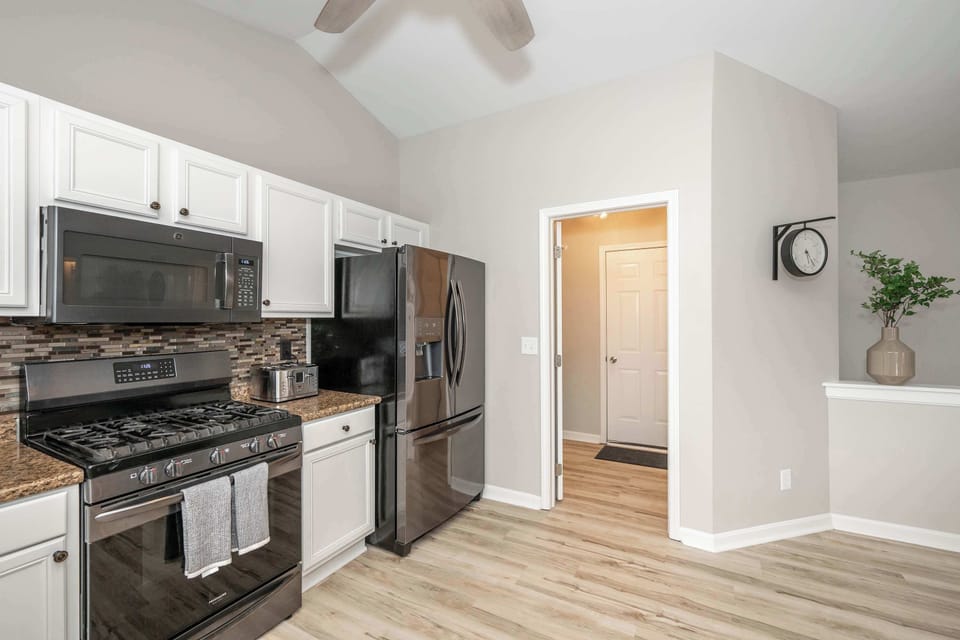 House, Multiple Beds, Pool Access, Garden View (Poolside Paradise Near the Ark) | Private kitchen | Coffee/tea maker