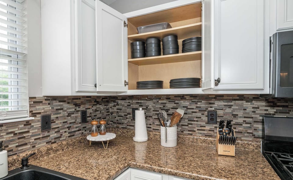 House, Multiple Beds, Pool Access, Garden View (Poolside Paradise Near the Ark) | Private kitchen | Coffee/tea maker