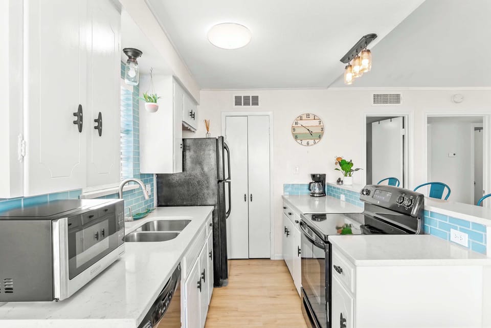 House, Multiple Beds, Kitchen, Garden View (Tranquil Turquoise) | Private kitchen | Coffee/tea maker