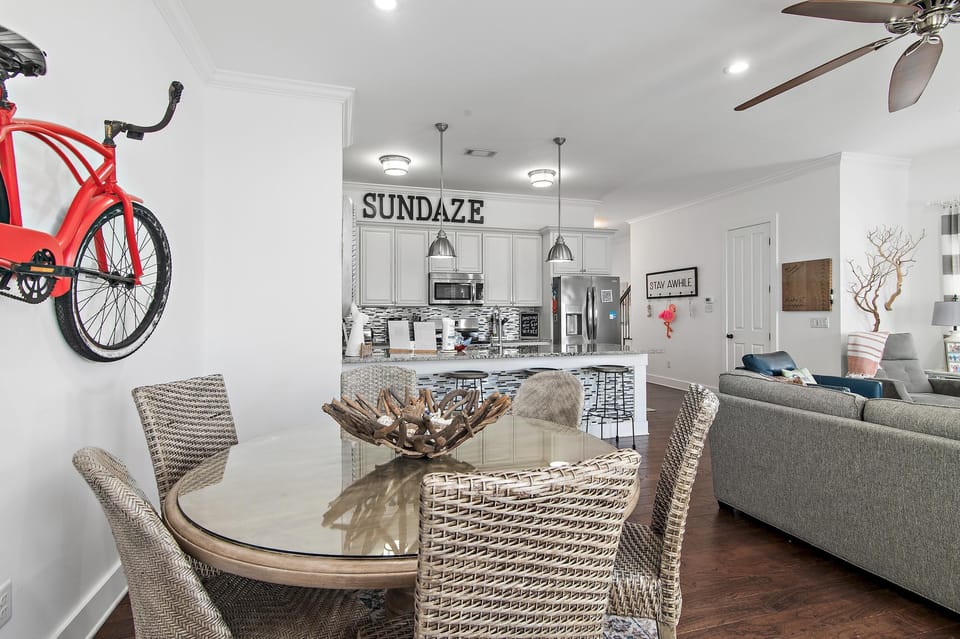 House, Multiple Beds (Sundaze) | Dining