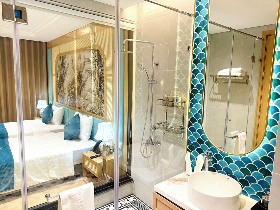 Superior Double or Twin Room | Bathroom | Slippers