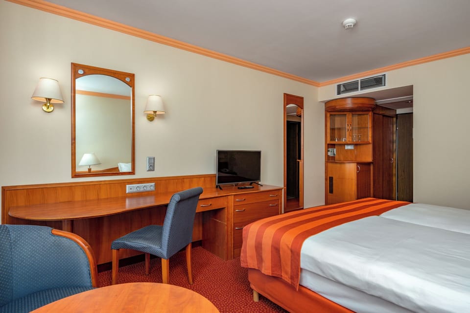 Minibar, in-room safe, desk, cribs/infant beds