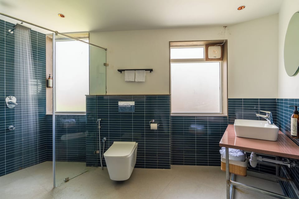 Superior Studio | Bathroom | Free toiletries, hair dryer, slippers, towels