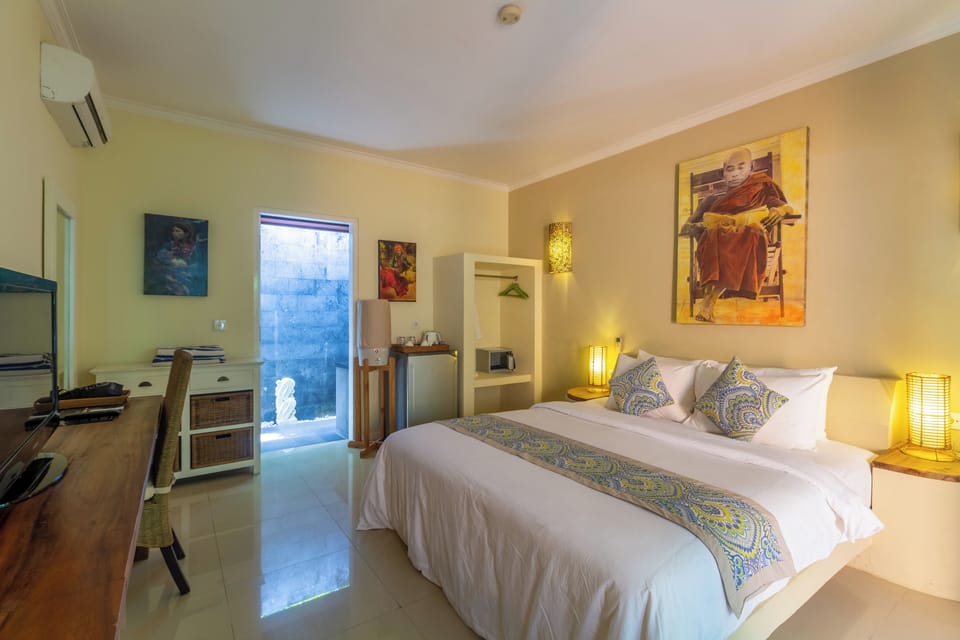 Deluxe Bungalow, Pool View (Smugglers Hideaway) | 1 bedroom, minibar, in-room safe, desk