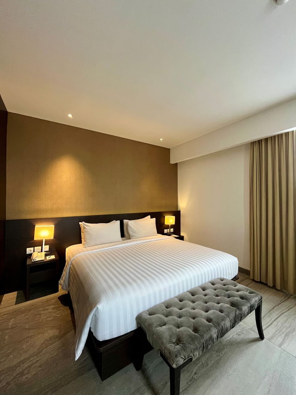 Deluxe Room, City View | Desk, free WiFi, bed sheets