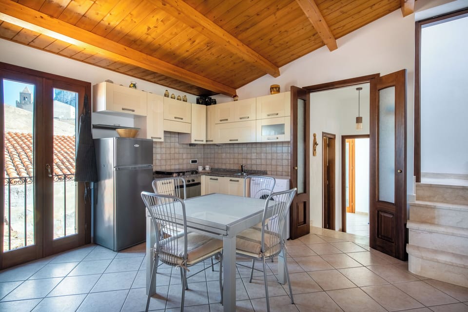 Apartment, 3 Bedrooms | Private kitchen | Fridge, oven, stovetop, cookware/dishes/utensils