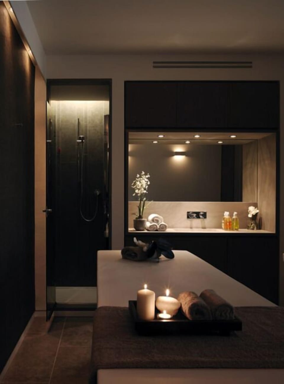 Couples treatment rooms, sauna, hot tub, Turkish bath, body treatments