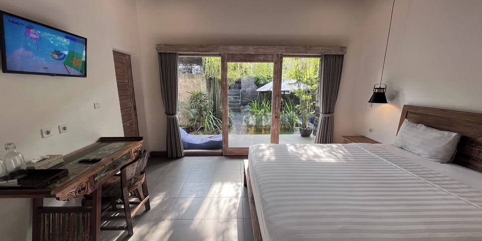 Deluxe Double Room with Pool View | Garden view