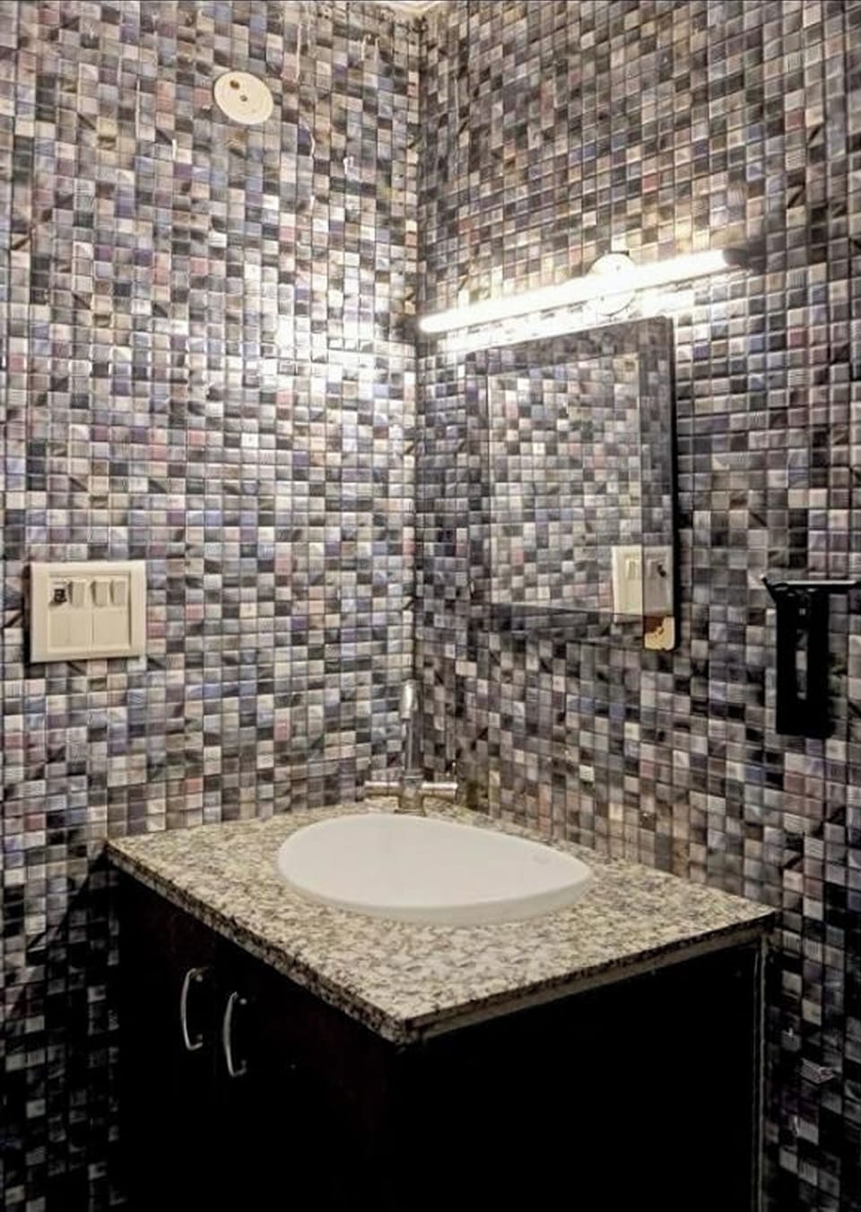 Family Room | Bathroom | Shower, rainfall showerhead, free toiletries, slippers