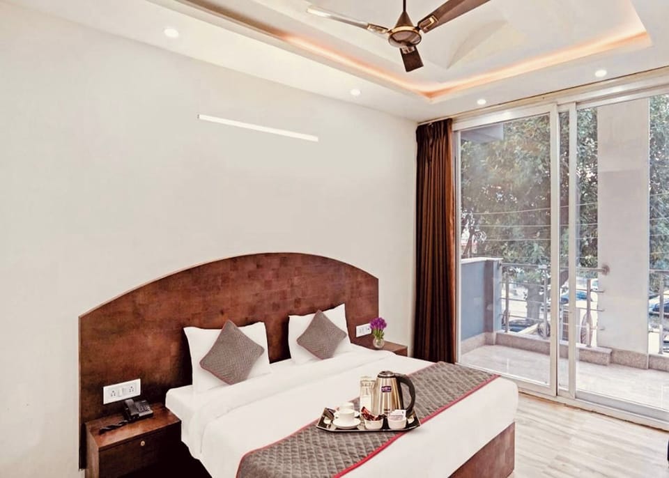 Family Room | Desk, blackout drapes, rollaway beds, free WiFi