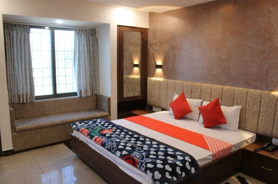In-room safe, desk, laptop workspace, WiFi (free)